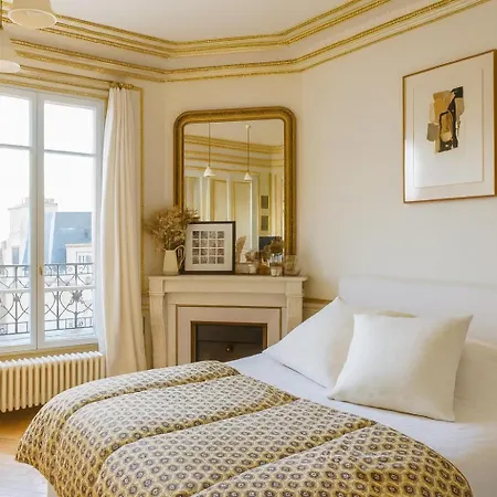 Arc De Triomphe/ Champs-elysees Apartment